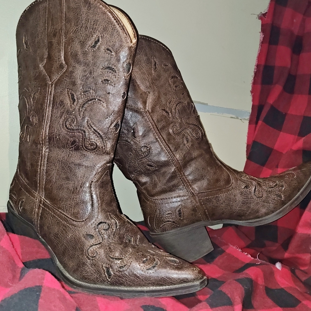 Roper Brown Heeled Boots with Pointed Toe and Intricate Glitter inlaid Design